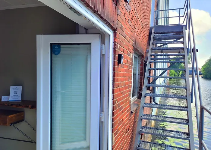 Apartment Exklusives Hafen-appartement Mit Whirlpool, Mit Wasserblick, City-nah&eigenem Parkplatz Hamburg